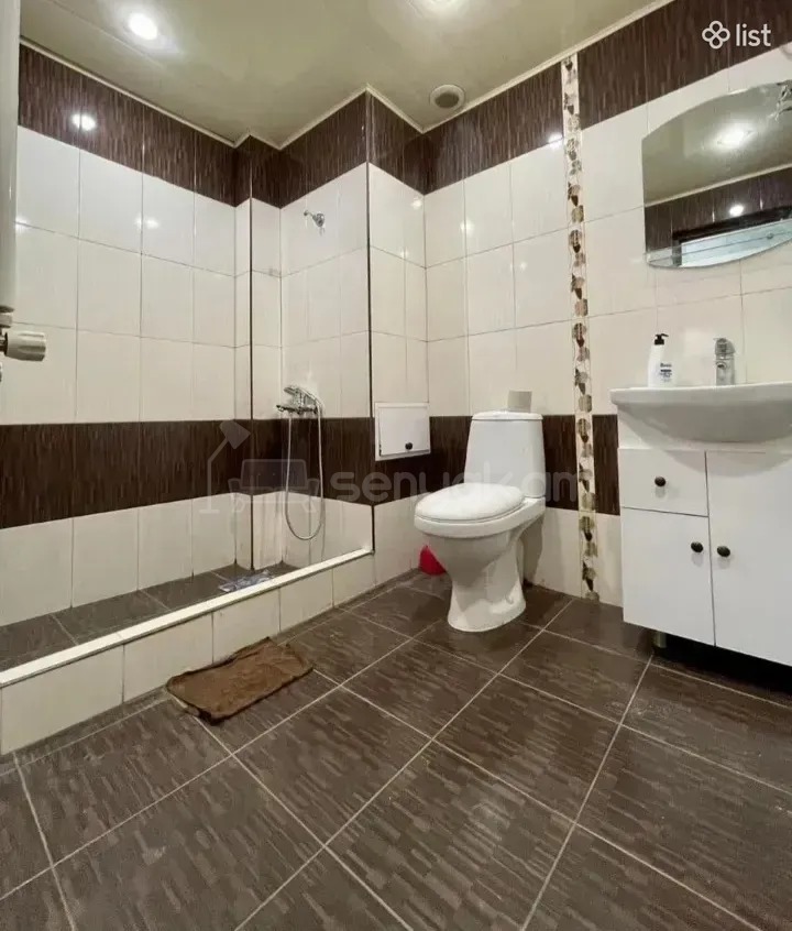 3 Սենյականոց Բնակարան Քարե Շենքում, 70քմ, 1/5 հարկ, Կապիտալ Վերանորոգված, Մասամբ Կահավորված