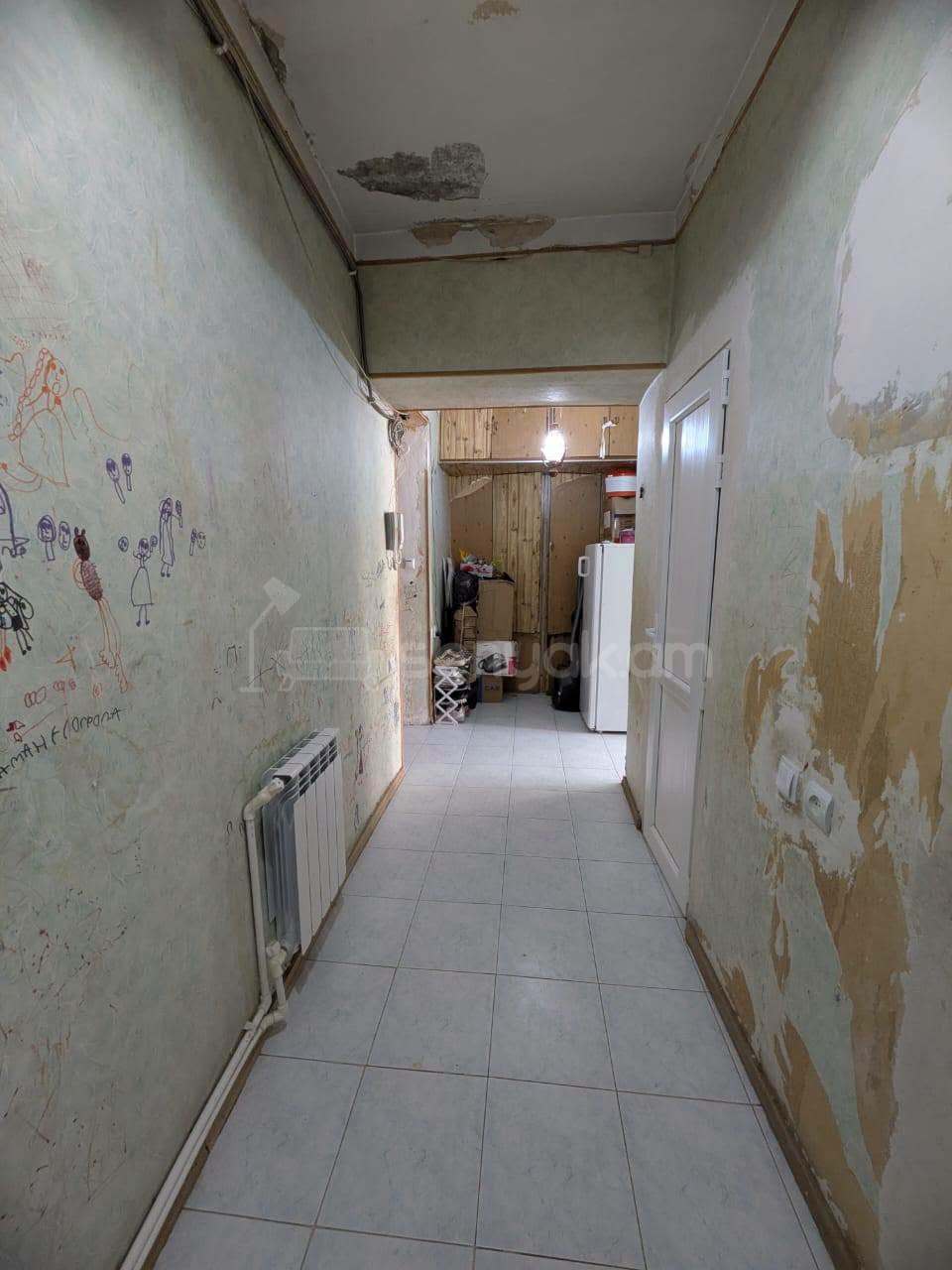 3 Սենյականոց Բնակարան Քարե Շենքում, 67քմ, 5/5 հարկ, Պետական Վիճակում