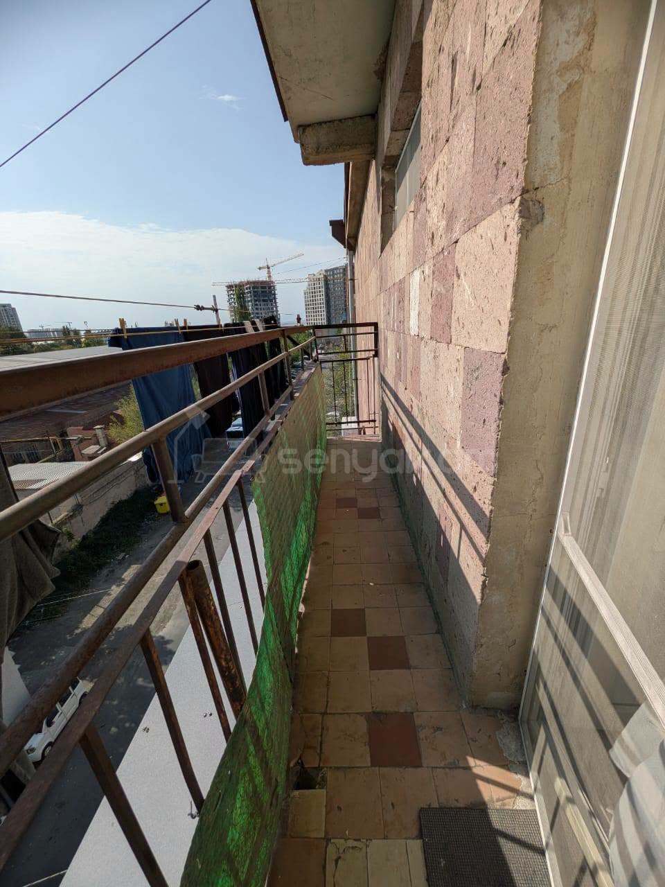 3 Սենյականոց Բնակարան Քարե Շենքում, 67քմ, 5/5 հարկ, Պետական Վիճակում