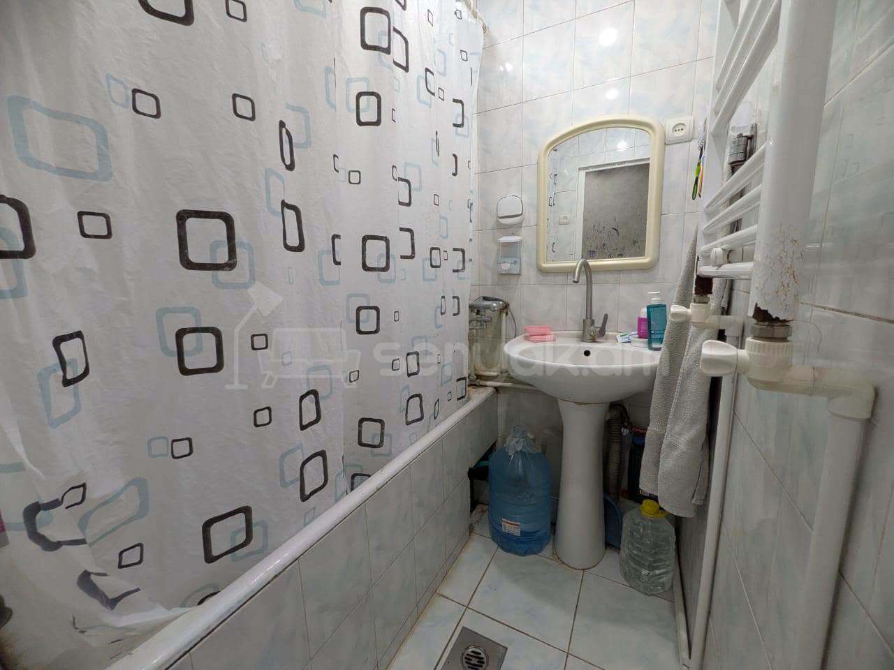 3 Սենյականոց Բնակարան Քարե Շենքում, 67քմ, 5/5 հարկ, Պետական Վիճակում