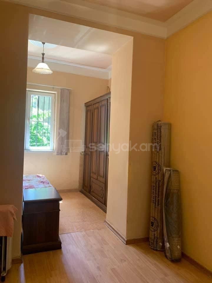 3 Սենյականոց Բնակարան Քարե Շենքում, 55քմ, 1/5 հարկ, Կապիտալ Վերանորոգված, Կահավորված