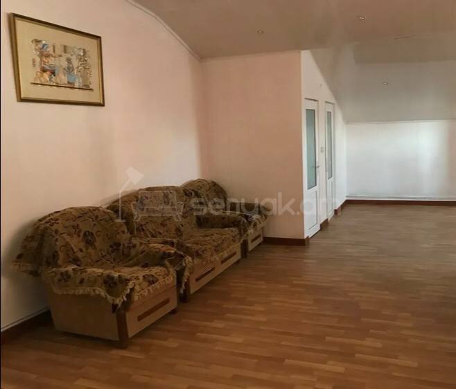 5 Սենյականոց Բնակարան Քարե Շենքում, 160քմ, 5/5 հարկ, Կոսմետիկ Վերանորոգված