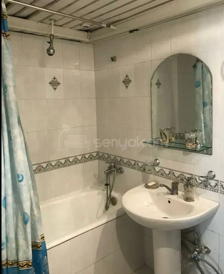 5 Սենյականոց Բնակարան Քարե Շենքում, 160քմ, 5/5 հարկ, Կոսմետիկ Վերանորոգված