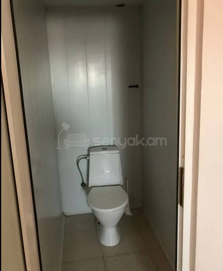 5 Սենյականոց Բնակարան Քարե Շենքում, 160քմ, 5/5 հարկ, Կոսմետիկ Վերանորոգված