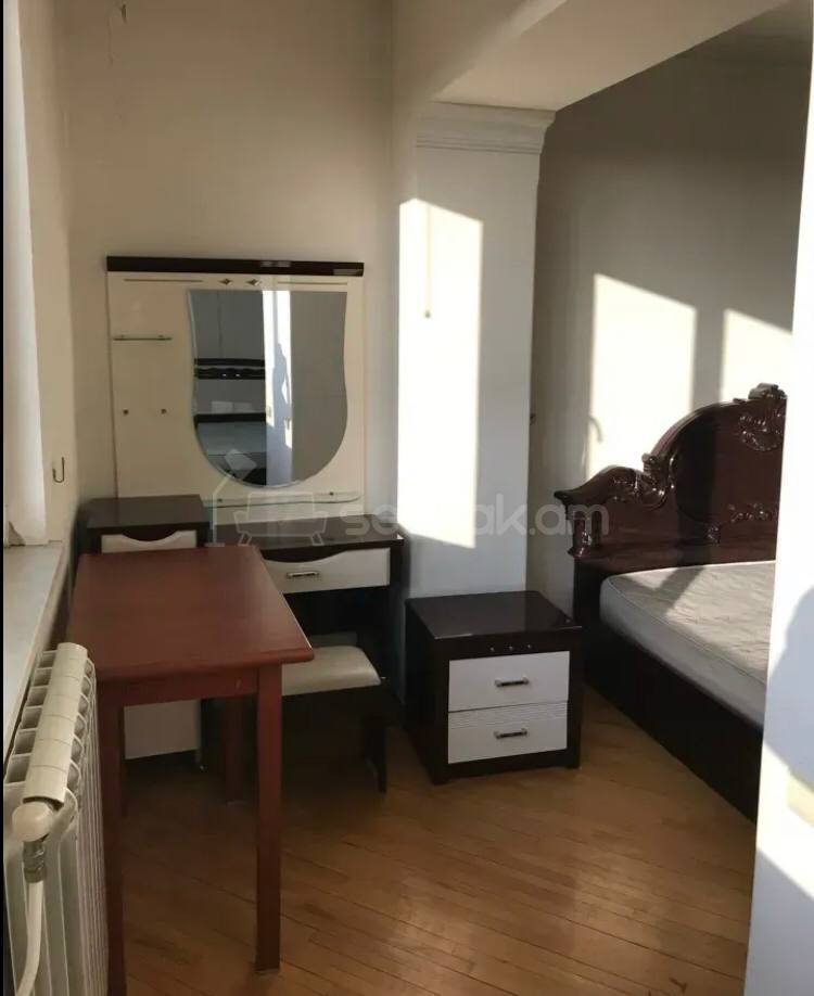 5 Սենյականոց Բնակարան Քարե Շենքում, 160քմ, 5/5 հարկ, Կոսմետիկ Վերանորոգված