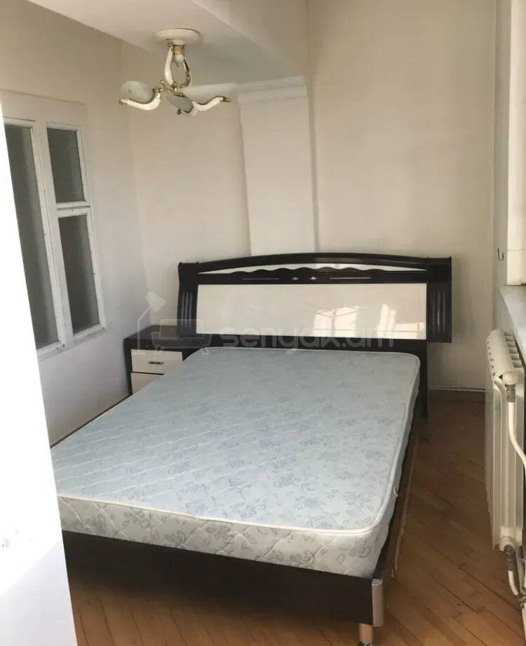 5 Սենյականոց Բնակարան Քարե Շենքում, 160քմ, 5/5 հարկ, Կոսմետիկ Վերանորոգված