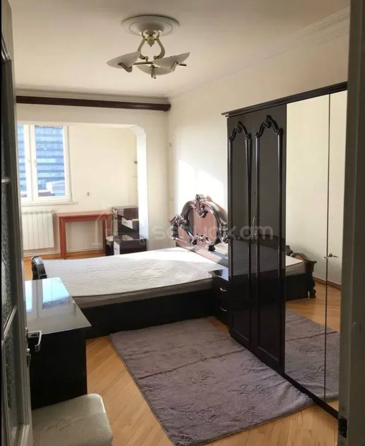 5 Սենյականոց Բնակարան Քարե Շենքում, 160քմ, 5/5 հարկ, Կոսմետիկ Վերանորոգված