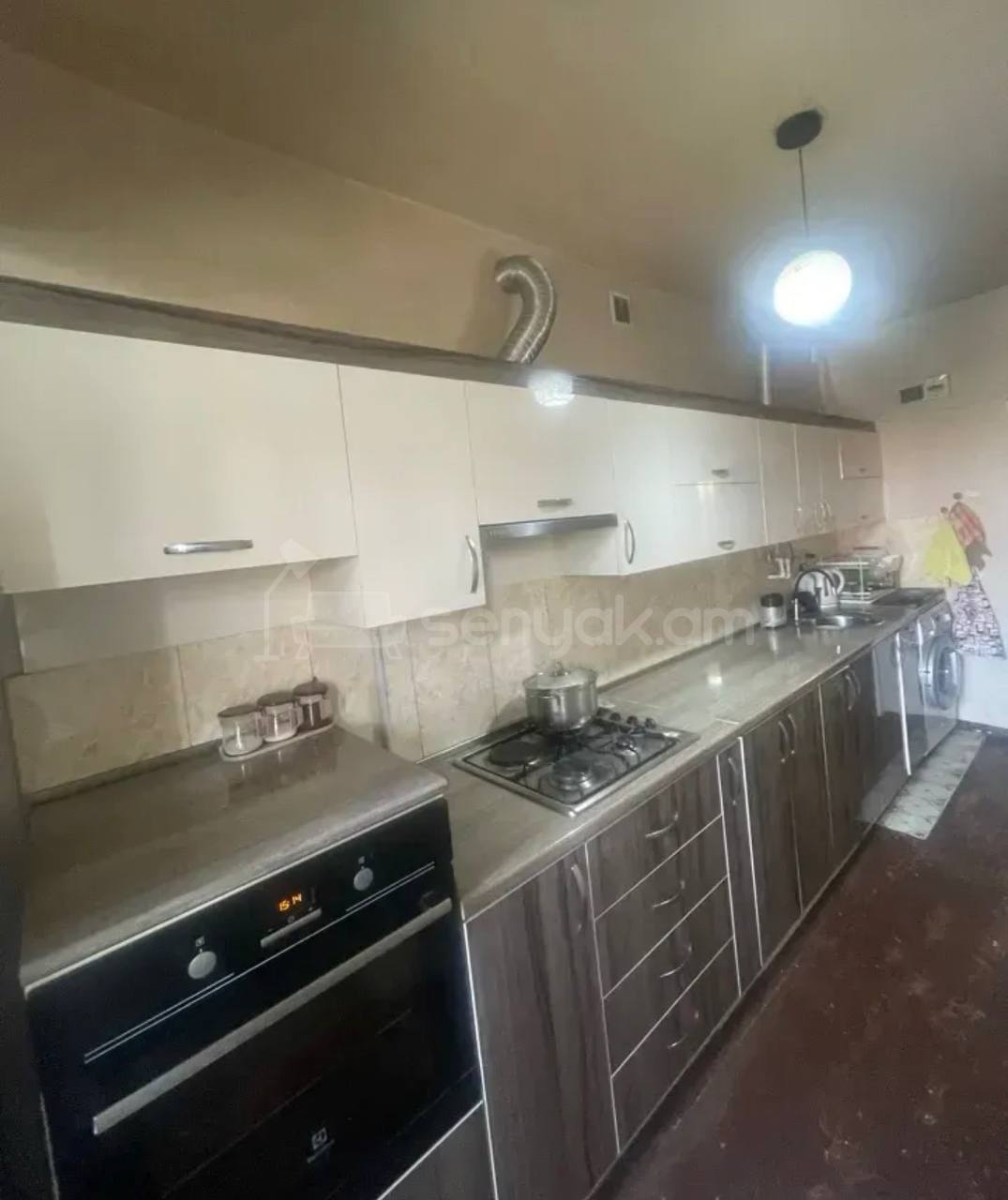 3 Սենյականոց Բնակարան Քարե Շենքում, 88քմ, 5/5 հարկ, Նորմալ Վիճակում