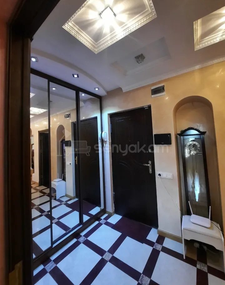3 Սենյականոց Բնակարան, 80քմ, 3/9 հարկ, Դիզայներական Վերանորոգված, Կահավորված