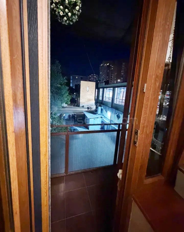 3 Սենյականոց Բնակարան Քարե Շենքում, 7քմ, 2/5 հարկ, Կապիտալ Վերանորոգված
