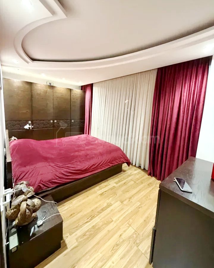 3 Սենյականոց Բնակարան Քարե Շենքում, 7քմ, 2/5 հարկ, Կապիտալ Վերանորոգված