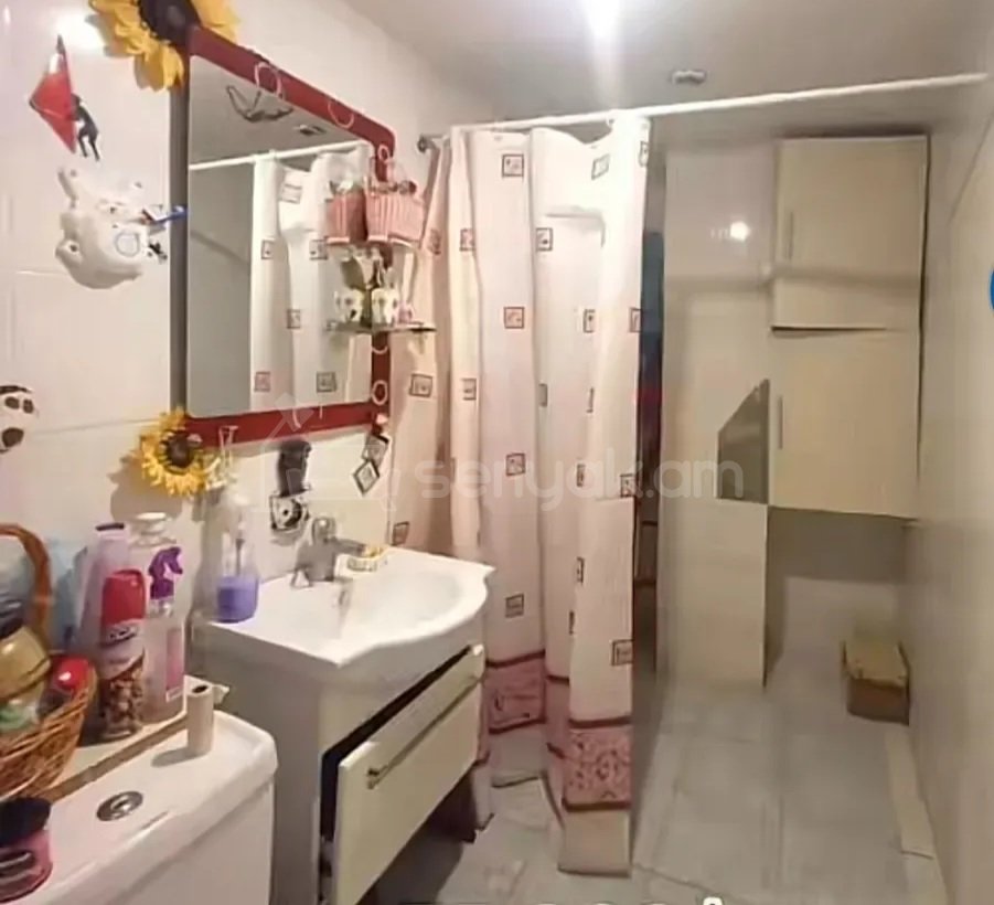 2 Սենյականոց Բնակարան Քարե Շենքում, 48քմ, 5/5 հարկ, Կոսմետիկ Վերանորոգված, Կահավորված