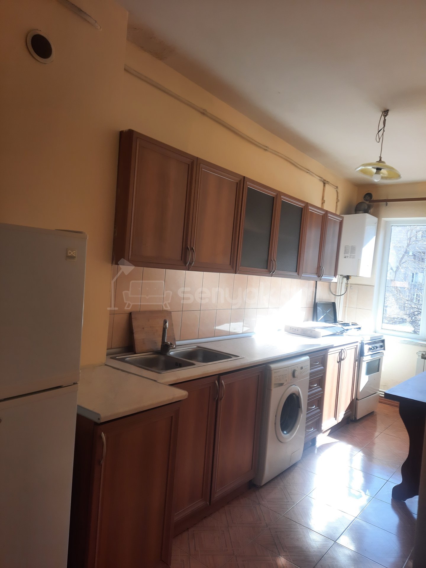 3 Սենյականոց Բնակարան, 70քմ, 3/9 հարկ, Կոսմետիկ Վերանորոգված, Մասամբ Կահավորված