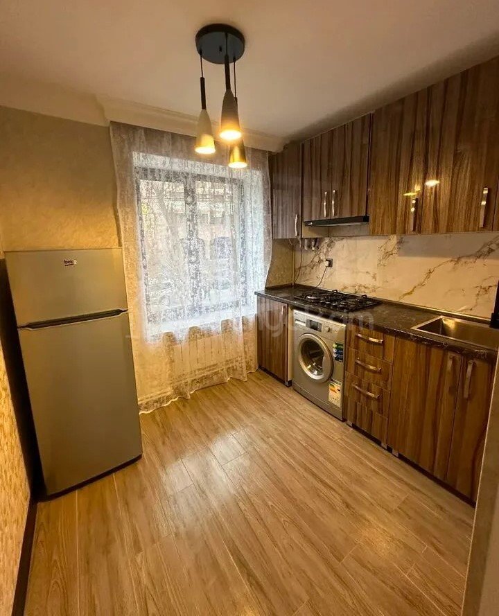 2 Սենյականոց Բնակարան Քարե Շենքում, 65քմ, 2/5 հարկ, Կապիտալ Վերանորոգված