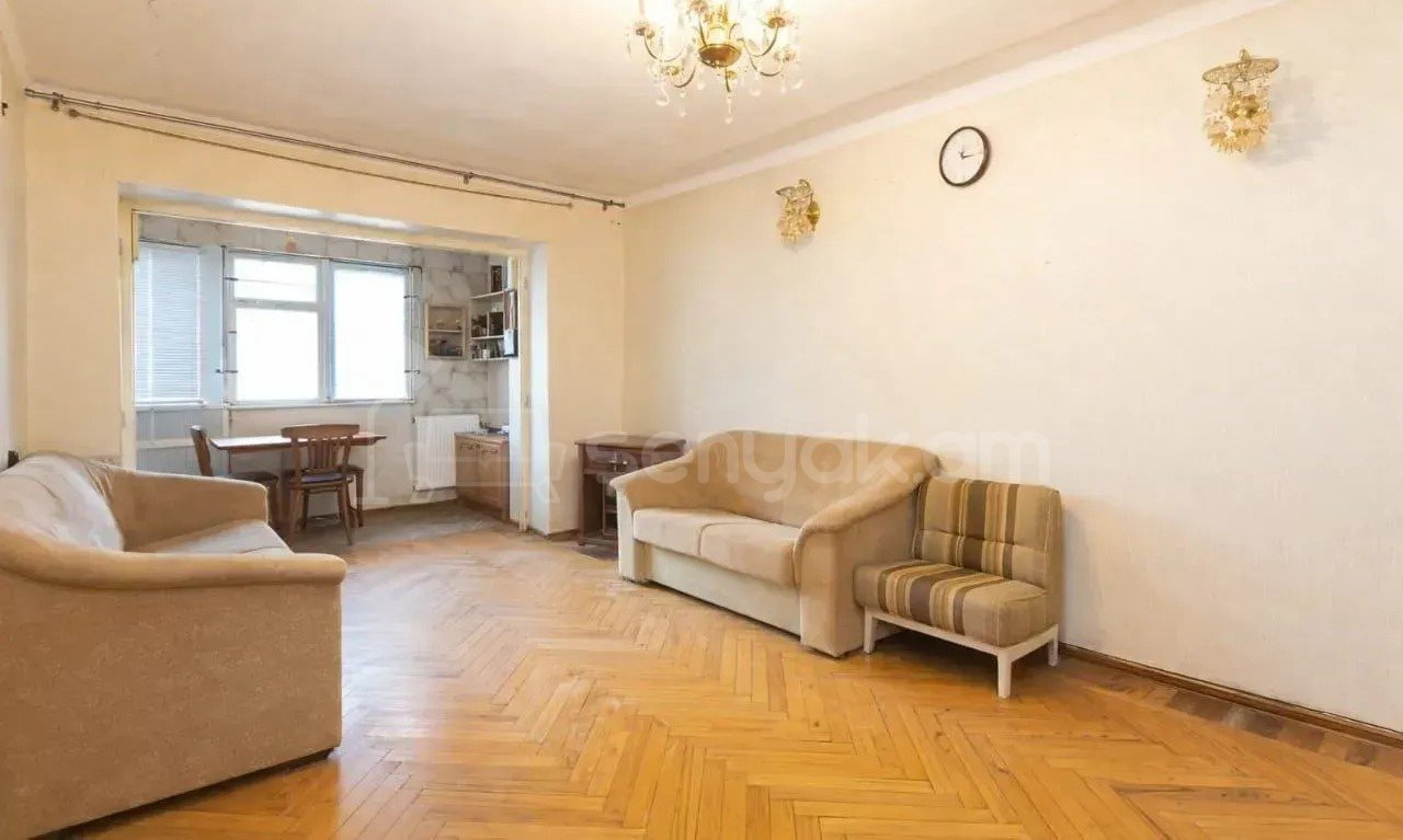 3 Սենյականոց Բնակարան Քարե Շենքում, 75քմ, 2/5 հարկ, Նորմալ Վիճակում