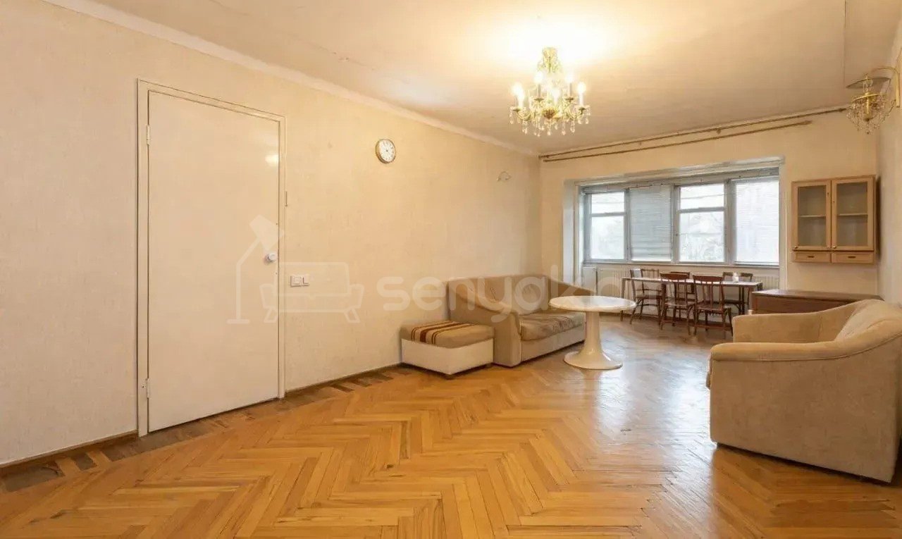 3 Սենյականոց Բնակարան Քարե Շենքում, 75քմ, 2/5 հարկ, Նորմալ Վիճակում