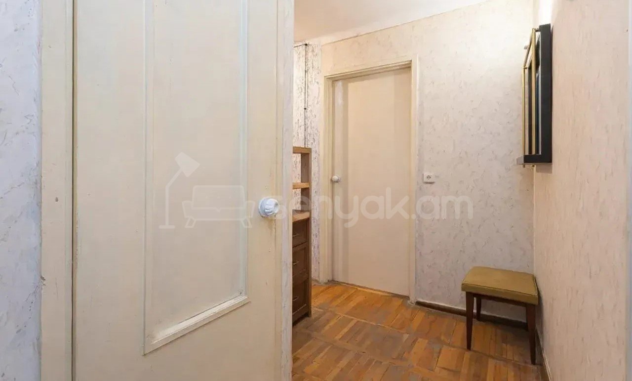 3 Սենյականոց Բնակարան Քարե Շենքում, 75քմ, 2/5 հարկ, Նորմալ Վիճակում