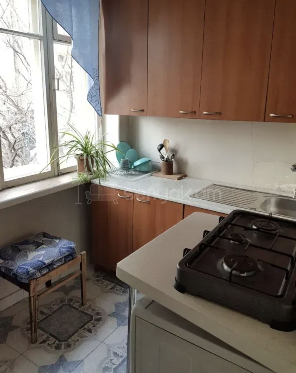 1 Սենյականոց Բնակարան Քարե Շենքում, 42քմ, 4/5 հարկ, Նորմալ Վիճակում, Կահավորված, Արևկող