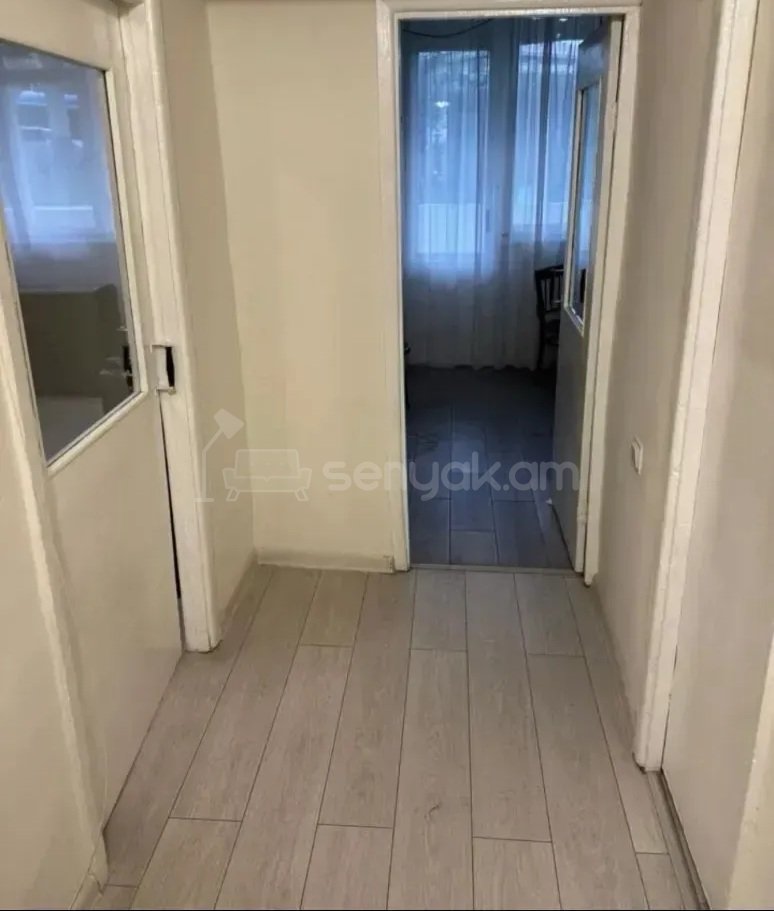 1 Սենյականոց Բնակարան Քարե Շենքում, 42քմ, 2/9 հարկ, Կապիտալ Վերանորոգված, Կահավորված