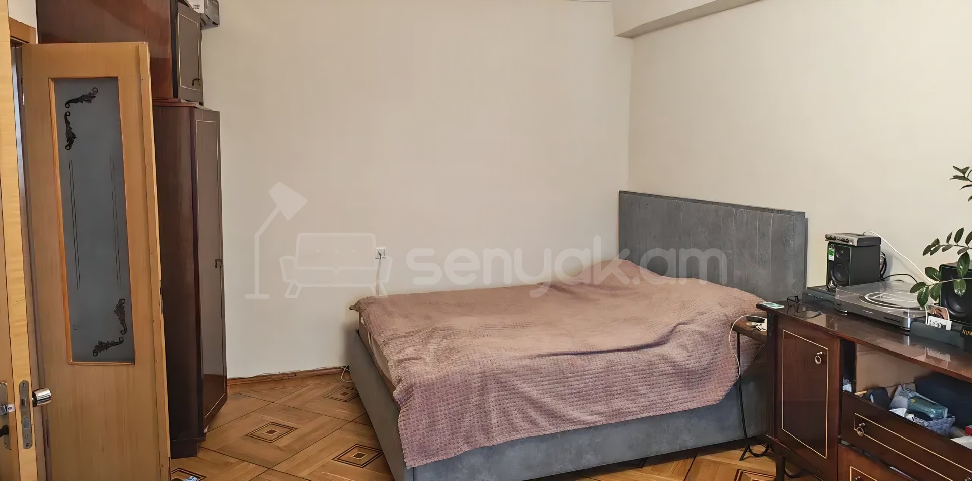 1 Սենյականոց Բնակարան Քարե Շենքում, 43քմ, 6/9 հարկ, Կապիտալ Վերանորոգված, Կահավորված
