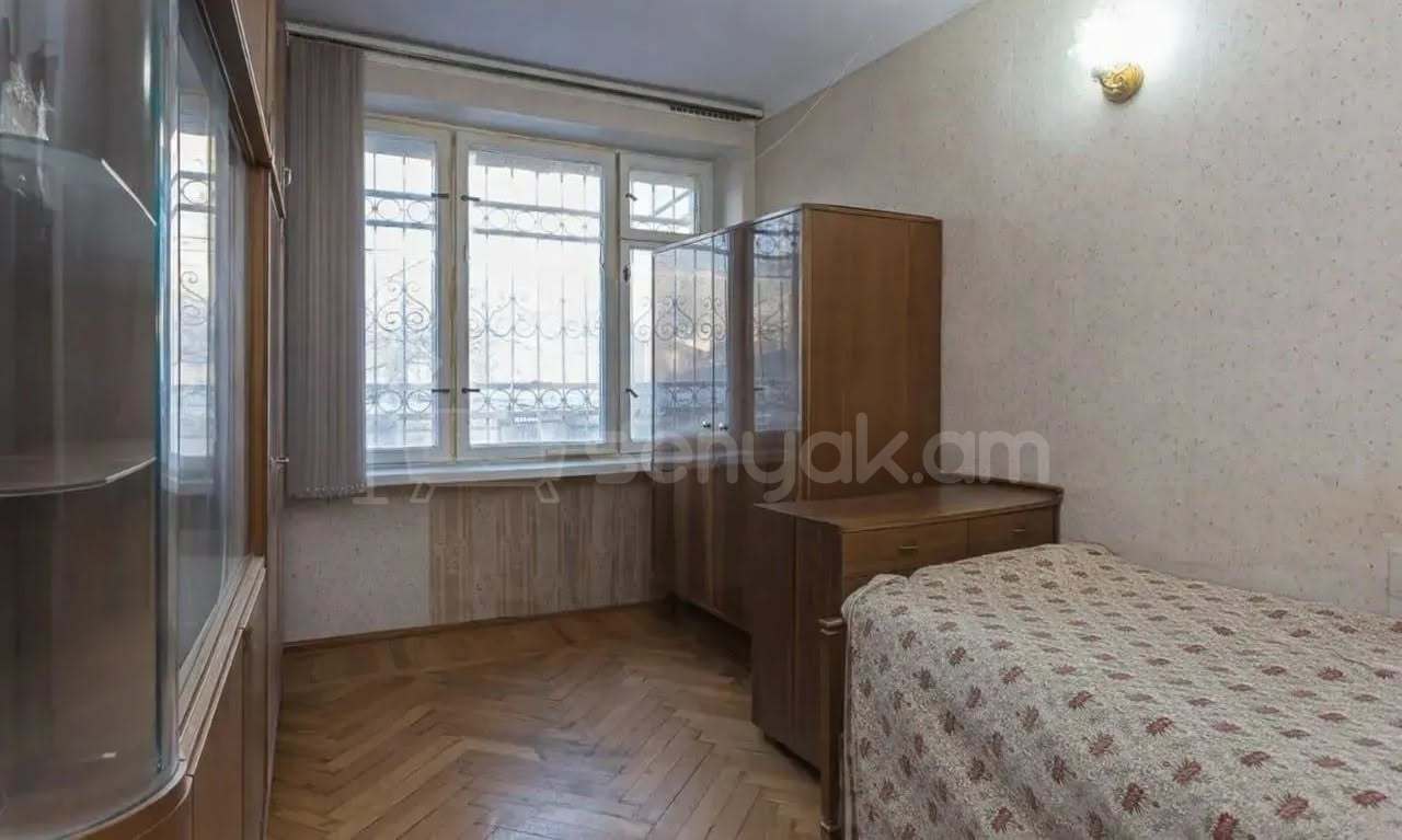 3 Սենյականոց Բնակարան Քարե Շենքում, 73քմ, 2/5 հարկ, Նորմալ Վիճակում