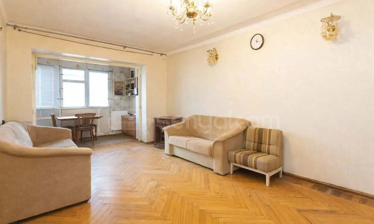 3 Սենյականոց Բնակարան Քարե Շենքում, 73քմ, 2/5 հարկ, Նորմալ Վիճակում