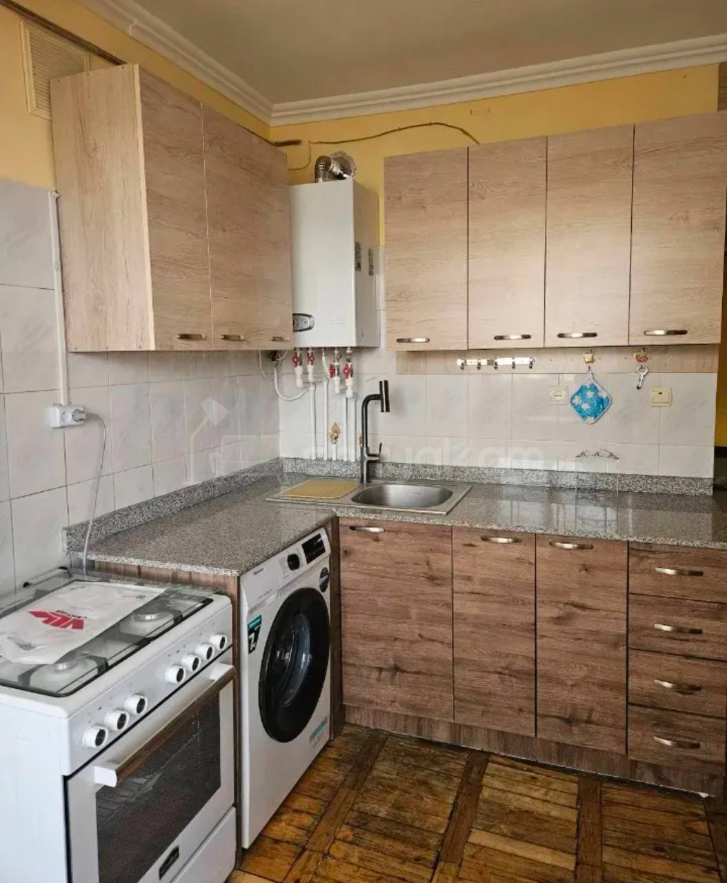 2 Սենյականոց Բնակարան Քարե Շենքում, 64քմ, 3/5 հարկ, Կապիտալ Վերանորոգված, Կահավորված