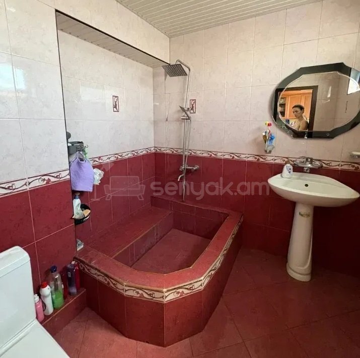 3 Սենյականոց Բնակարան, 76քմ, 5/5 հարկ, Նորմալ Վիճակում