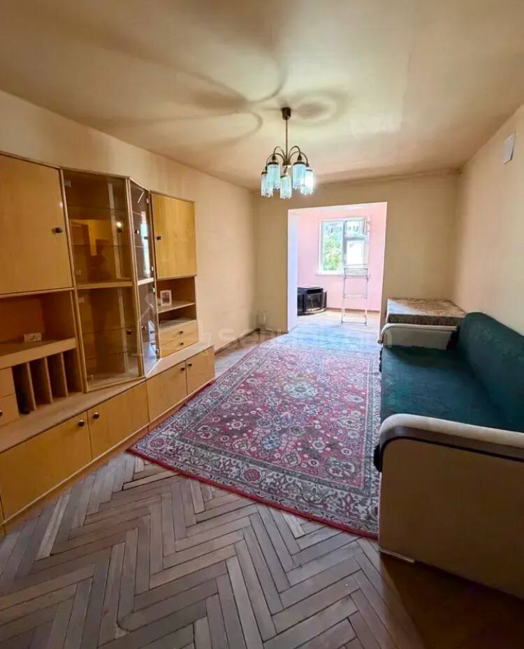 3 Սենյականոց Բնակարան Քարե Շենքում, 71քմ, 4/4 հարկ, Նորմալ Վիճակում