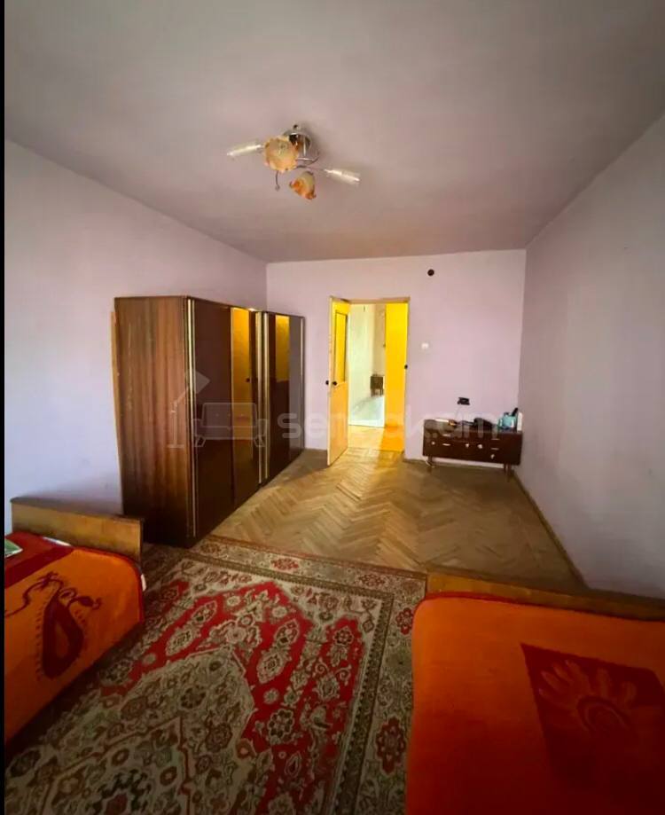 3 Սենյականոց Բնակարան Քարե Շենքում, 71քմ, 4/4 հարկ, Նորմալ Վիճակում