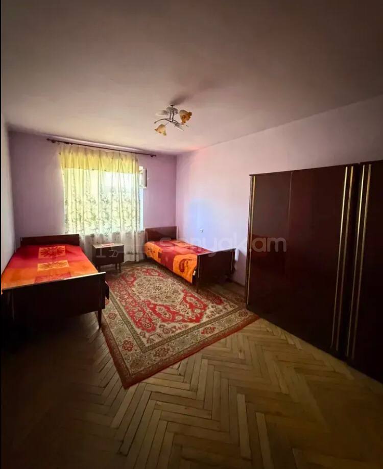 3 Սենյականոց Բնակարան Քարե Շենքում, 71քմ, 4/4 հարկ, Նորմալ Վիճակում