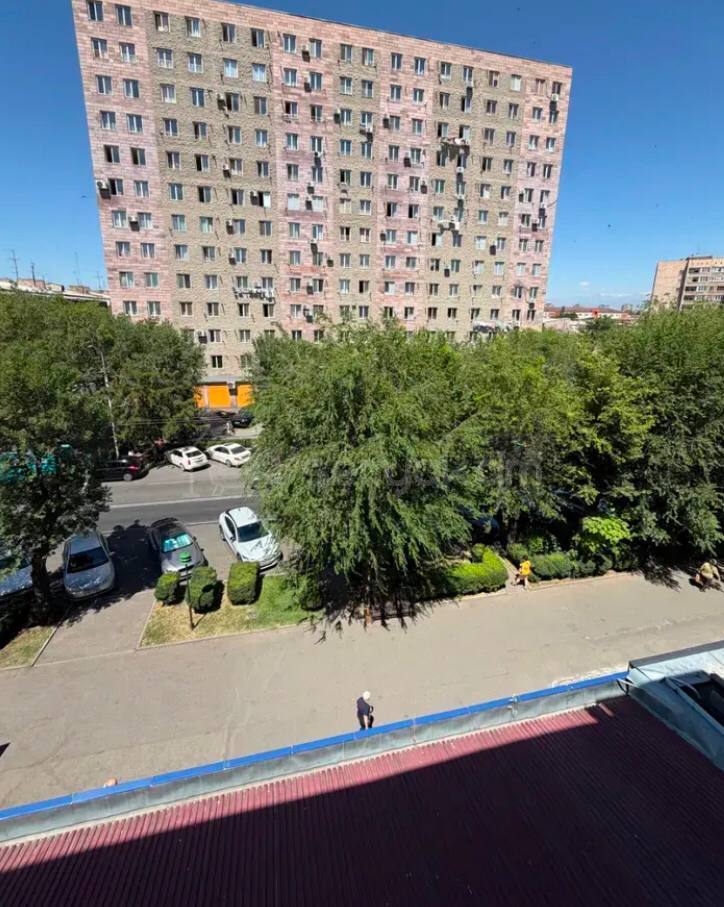 3 Սենյականոց Բնակարան Քարե Շենքում, 71քմ, 4/4 հարկ, Նորմալ Վիճակում