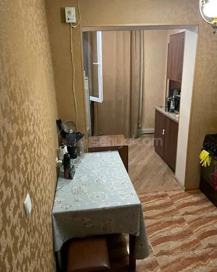 3 Սենյականոց Բնակարան Քարե Շենքում, 62քմ, 3/5 հարկ, Կապիտալ Վերանորոգված