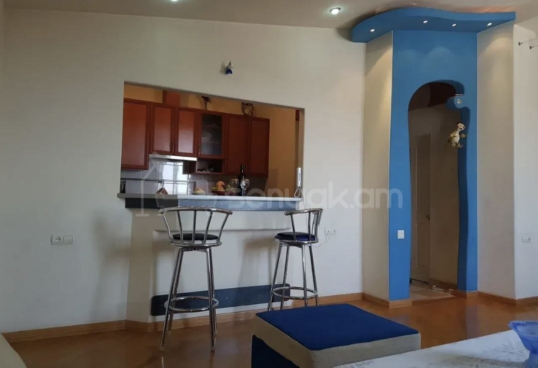 3 Սենյականոց Բնակարան Քարե Շենքում, 58քմ, 6/6 հարկ, Կապիտալ Վերանորոգված, Կահավորված, Արևկող