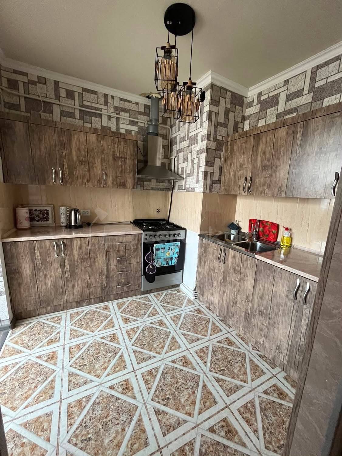 4 Սենյականոց Բնակարան Քարե Շենքում, 87քմ, 5/5 հարկ, Կապիտալ Վերանորոգված
