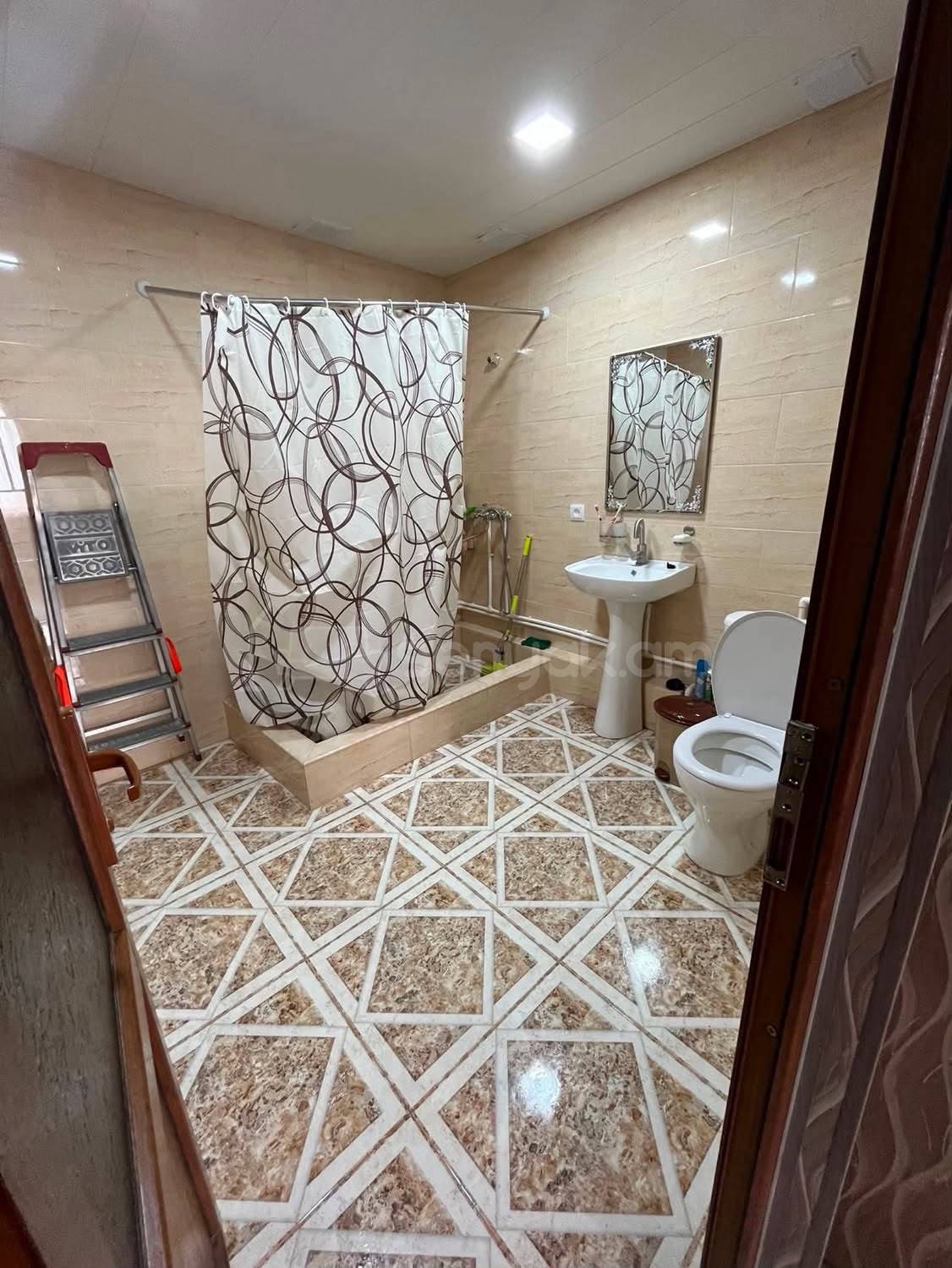 4 Սենյականոց Բնակարան Քարե Շենքում, 87քմ, 5/5 հարկ, Կապիտալ Վերանորոգված