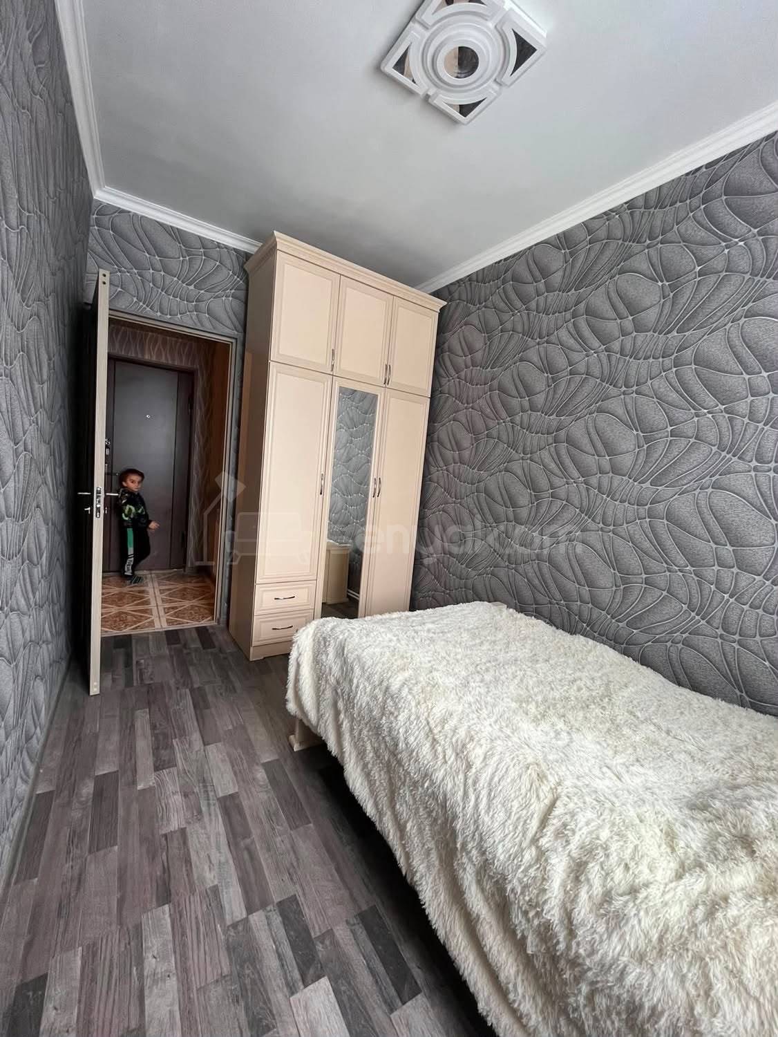 4 Սենյականոց Բնակարան Քարե Շենքում, 87քմ, 5/5 հարկ, Կապիտալ Վերանորոգված