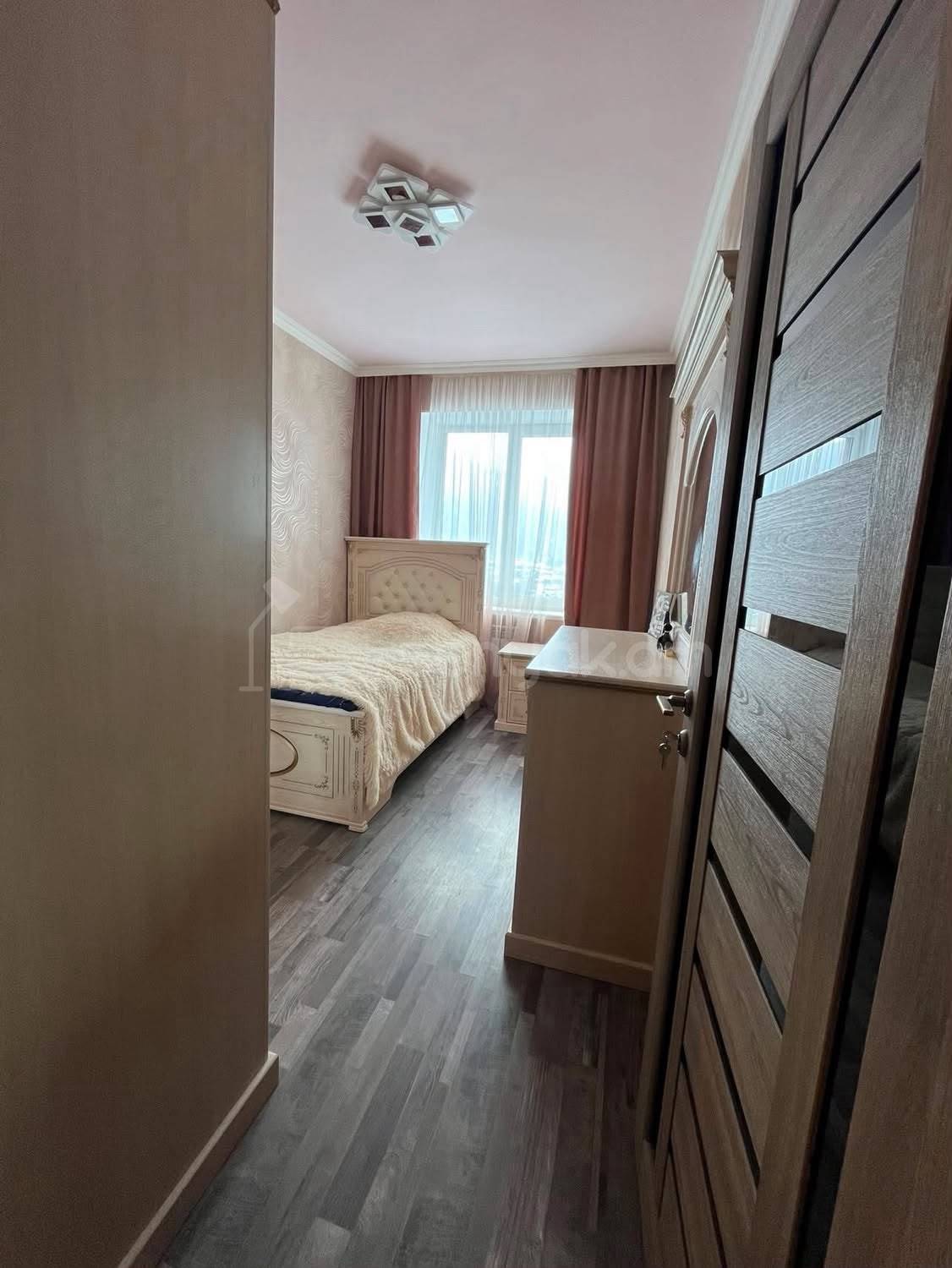 4 Սենյականոց Բնակարան Քարե Շենքում, 87քմ, 5/5 հարկ, Կապիտալ Վերանորոգված