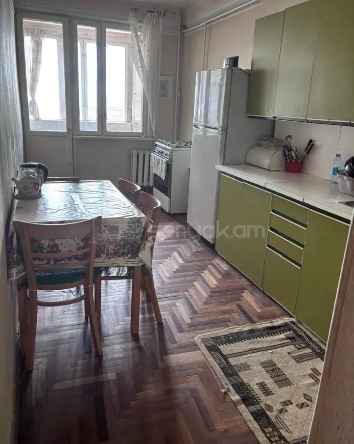 2 Սենյականոց Բնակարան Քարե Շենքում, 79քմ, 4/5 հարկ, Պետական Վիճակում