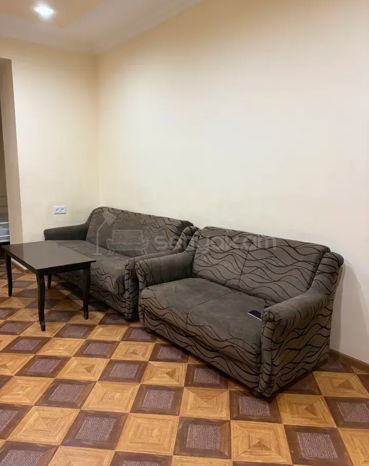 3 Սենյականոց Բնակարան Քարե Շենքում, 100քմ, 2/5 հարկ, Կապիտալ Վերանորոգված, Կահավորված