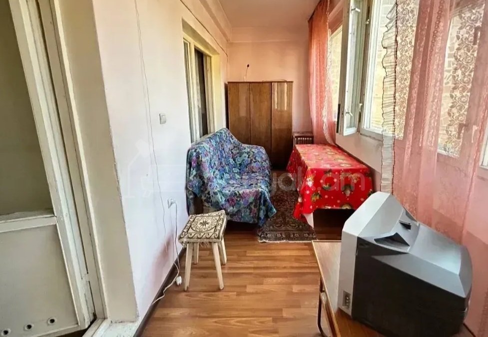 3 Սենյականոց Բնակարան, 80քմ, 8/9 հարկ, Պետական Վիճակում