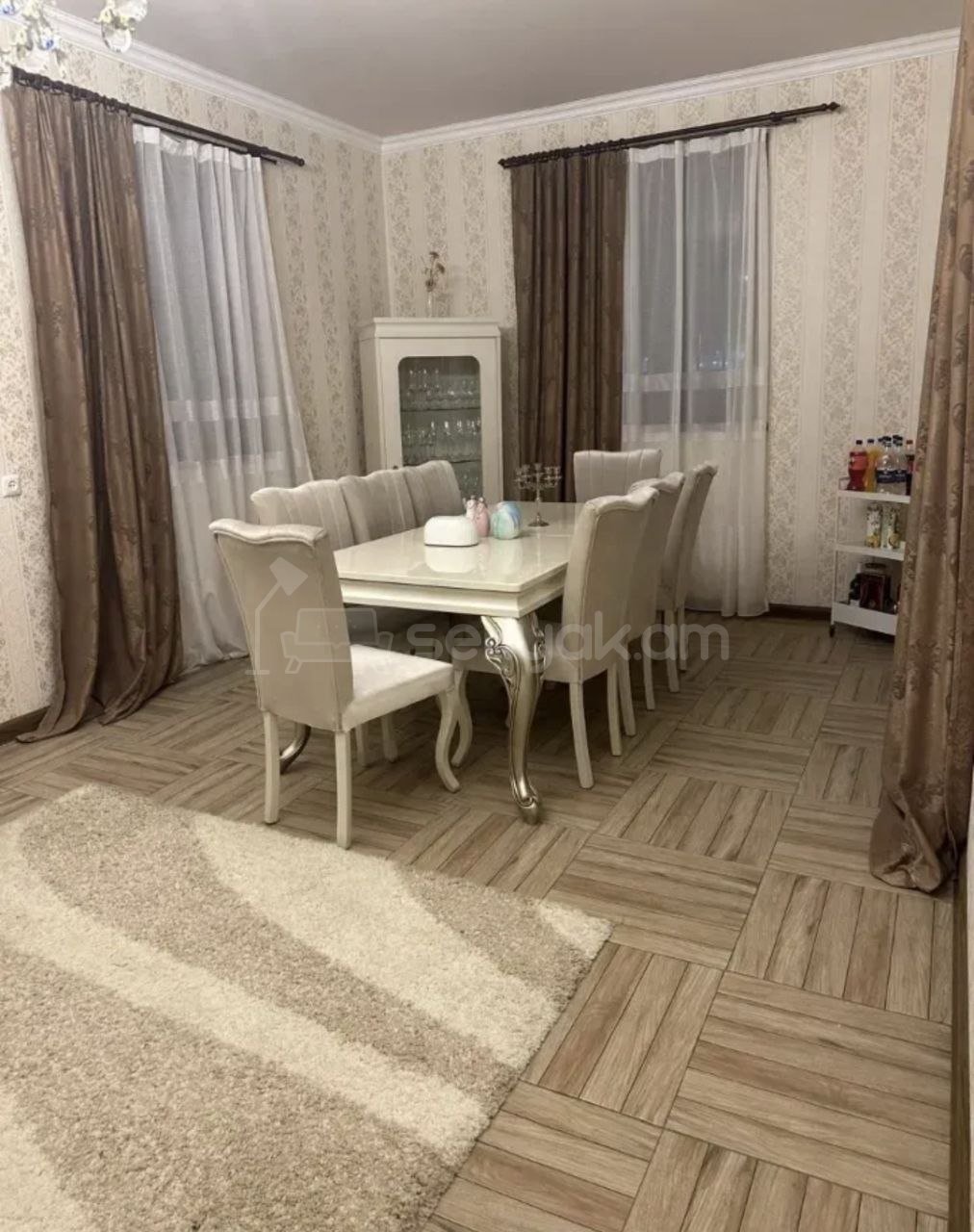 6 Սենյականոց Բնակարան, 250քմ, 1/2 հարկ, Կապիտալ Վերանորոգված, Կահավորված, Արևկող