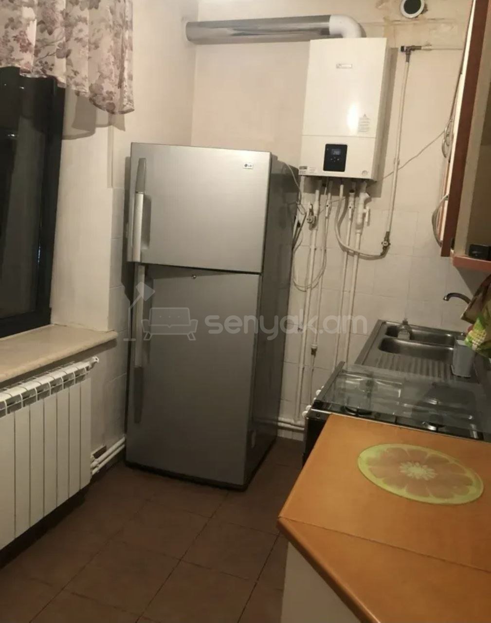 3 Սենյականոց Բնակարան Քարե Շենքում, 64քմ, 3/4 հարկ, Նորմալ Վիճակում, Կահավորված, Արևկող