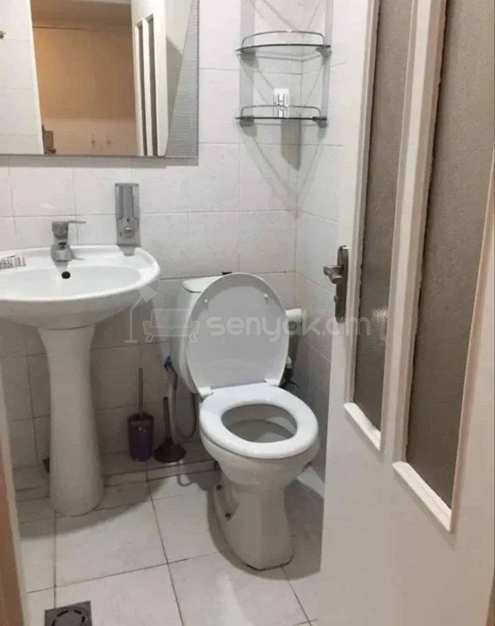 3 Սենյականոց Բնակարան Քարե Շենքում, 64քմ, 3/4 հարկ, Նորմալ Վիճակում, Կահավորված, Արևկող
