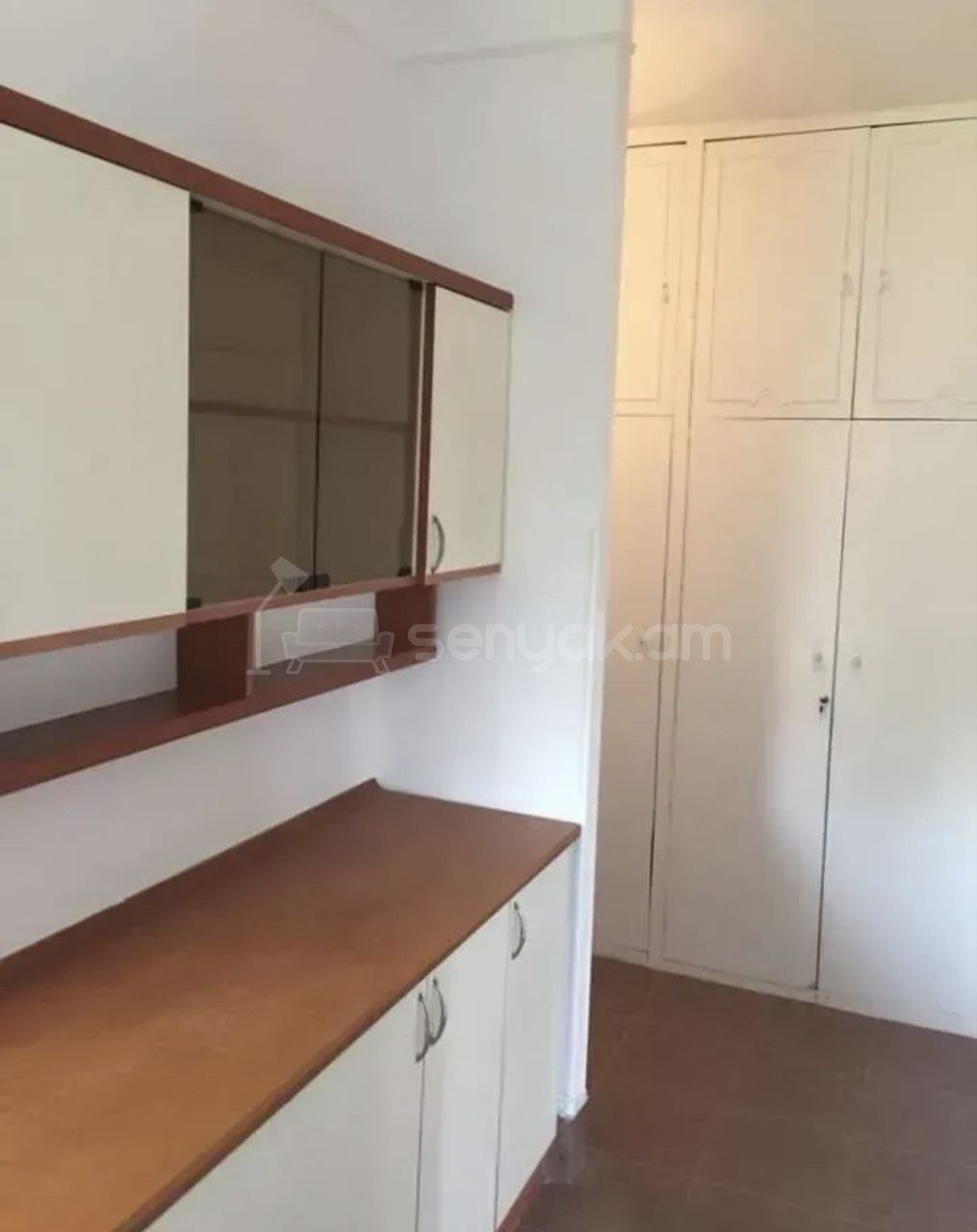 3 Սենյականոց Բնակարան Քարե Շենքում, 64քմ, 3/4 հարկ, Նորմալ Վիճակում, Կահավորված, Արևկող