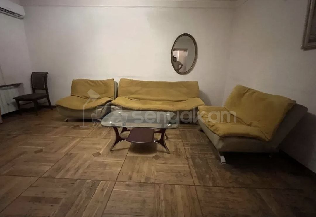 3 Սենյականոց Բնակարան Քարե Շենքում, 64քմ, 3/4 հարկ, Նորմալ Վիճակում, Կահավորված, Արևկող