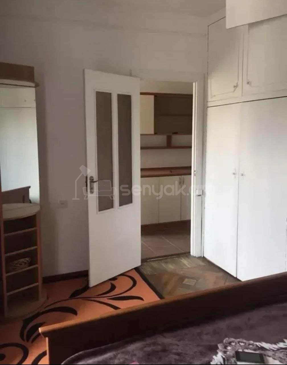 3 Սենյականոց Բնակարան Քարե Շենքում, 64քմ, 3/4 հարկ, Նորմալ Վիճակում, Կահավորված, Արևկող