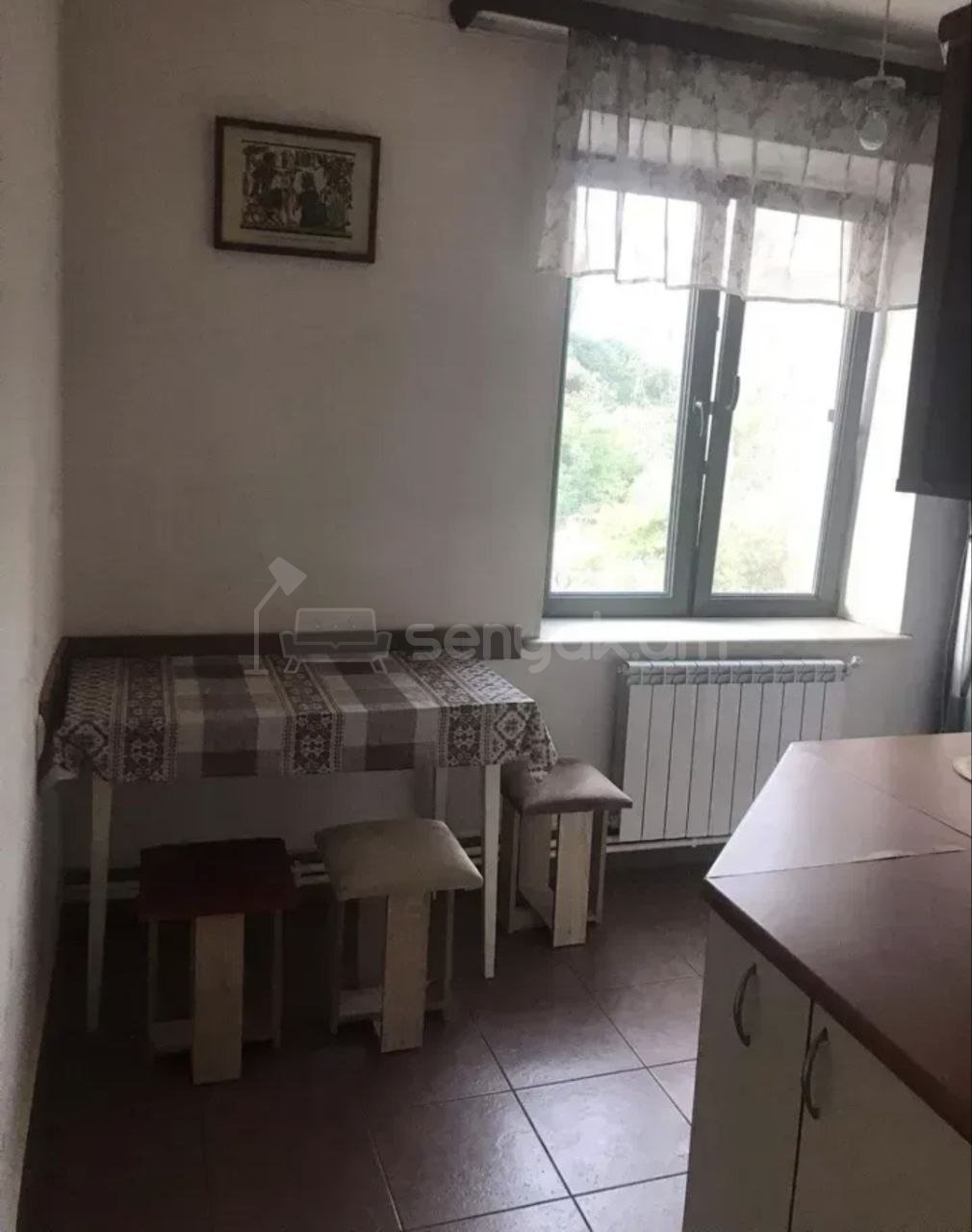 3 Սենյականոց Բնակարան Քարե Շենքում, 64քմ, 3/4 հարկ, Նորմալ Վիճակում, Կահավորված, Արևկող