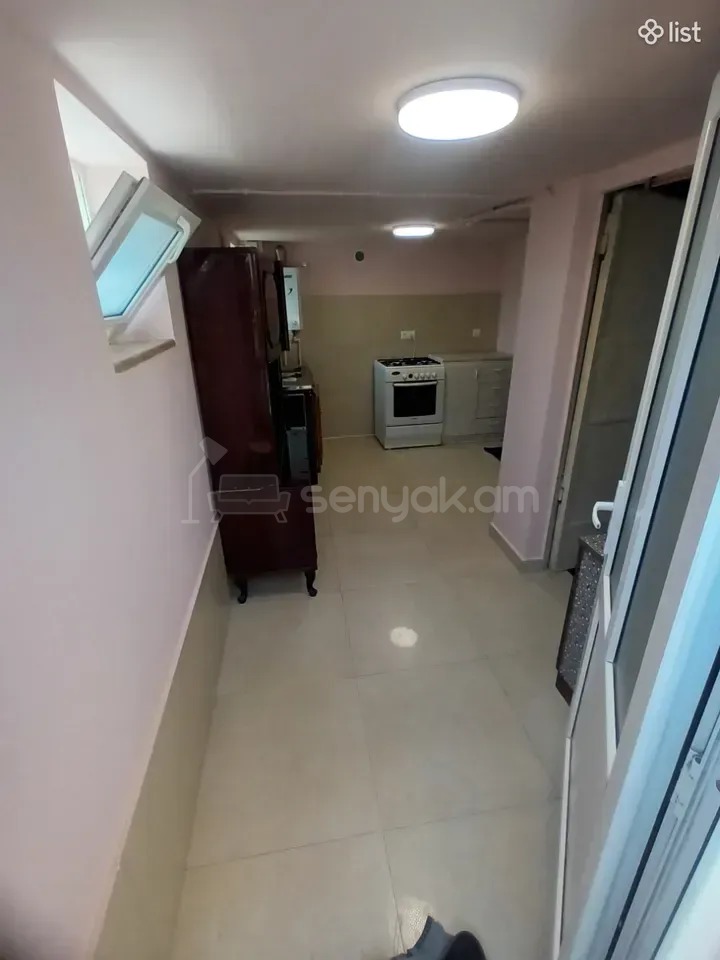 1 Սենյականոց Բնակարան Քարե Շենքում, 40քմ, 1/1 հարկ, Նորմալ Վիճակում, Կահավորված, Արևկող