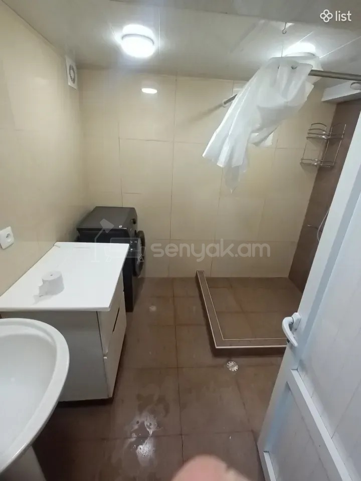 1 Սենյականոց Բնակարան Քարե Շենքում, 40քմ, 1/1 հարկ, Նորմալ Վիճակում, Կահավորված, Արևկող